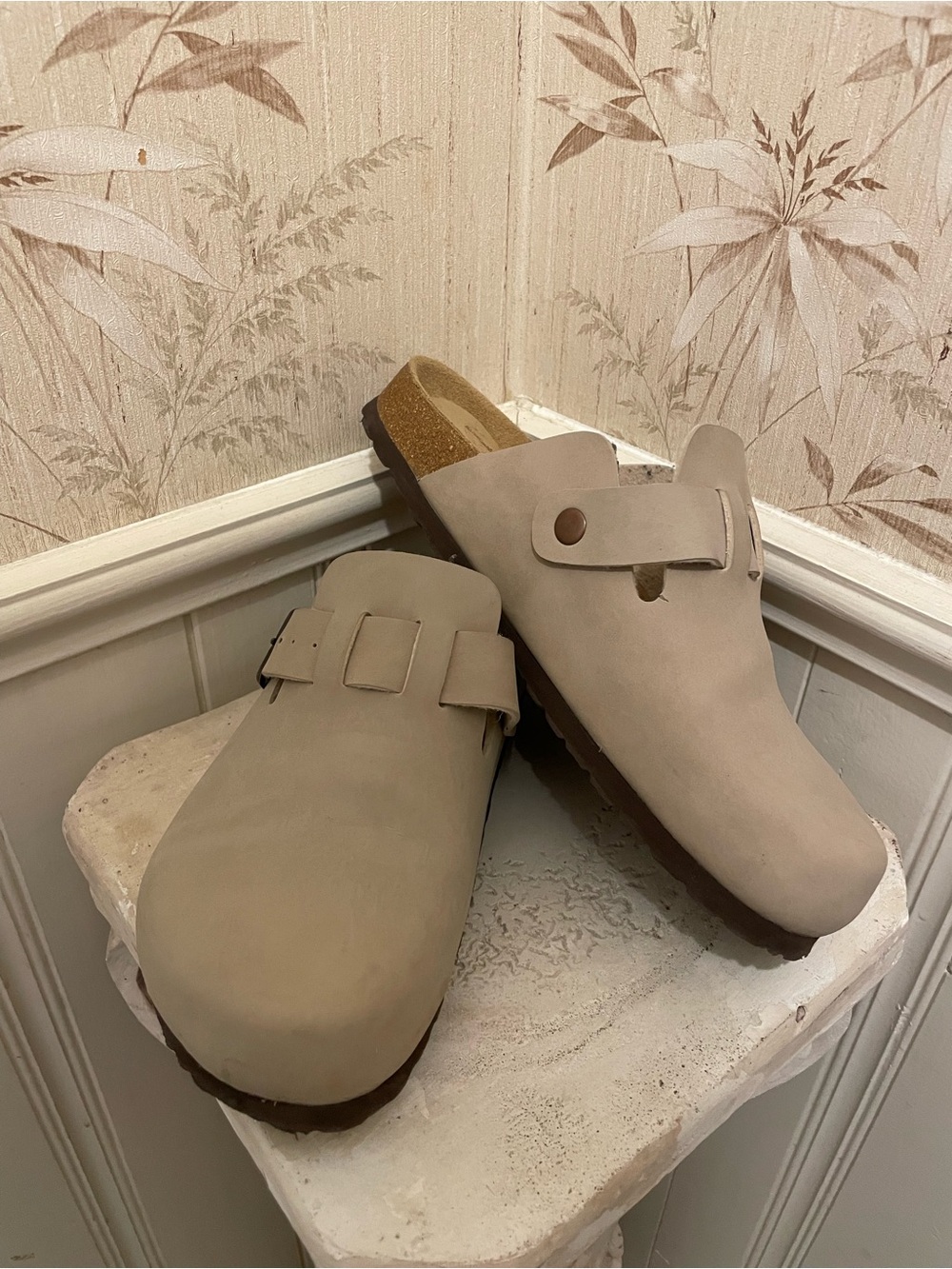 Women’s Suede-Look Clogs - 7.5US